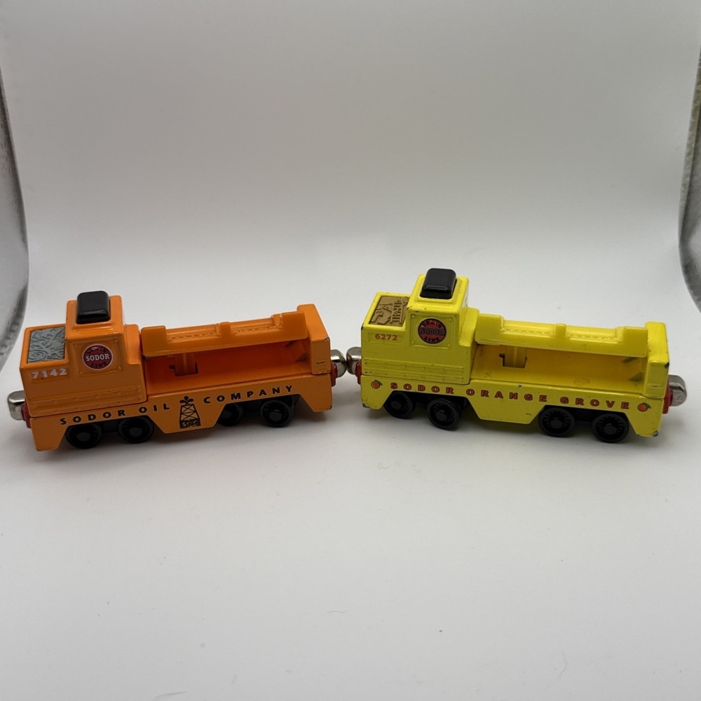 Thomas & Friends Take Along Lot Sodor Oil Company & Orange Grove Train Cars 2003 - Picture 4 of 12